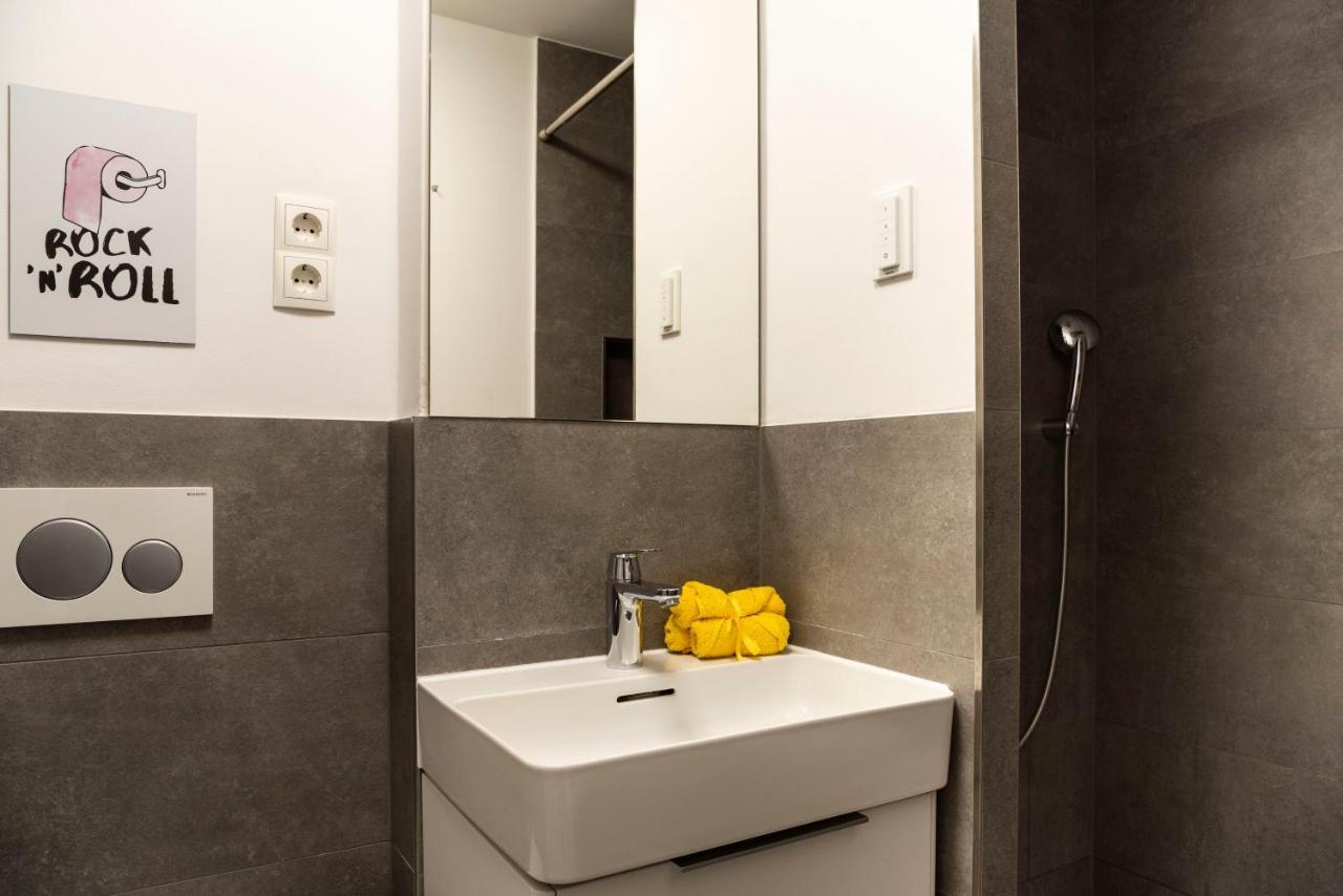2br 2bthrms High Ceilings Brick Walls Style Apartm