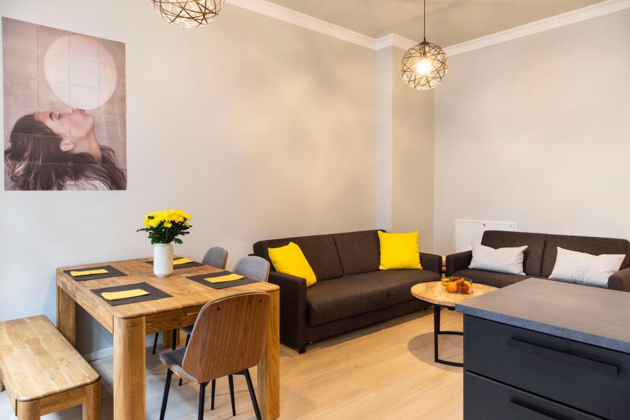 2br 2bthrms High Ceilings Brick Walls Style Apartm Appartamento