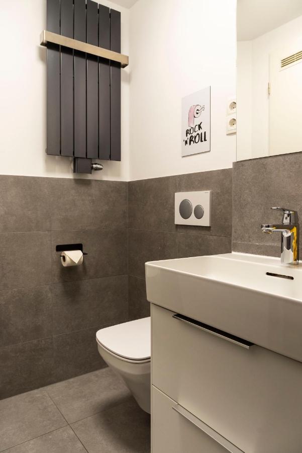 2br 2bthrms High Ceilings Brick Walls Style Apartm *