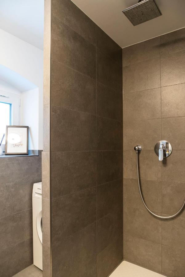 2br 2bthrms High Ceilings Brick Walls Style Apartm Appartamento