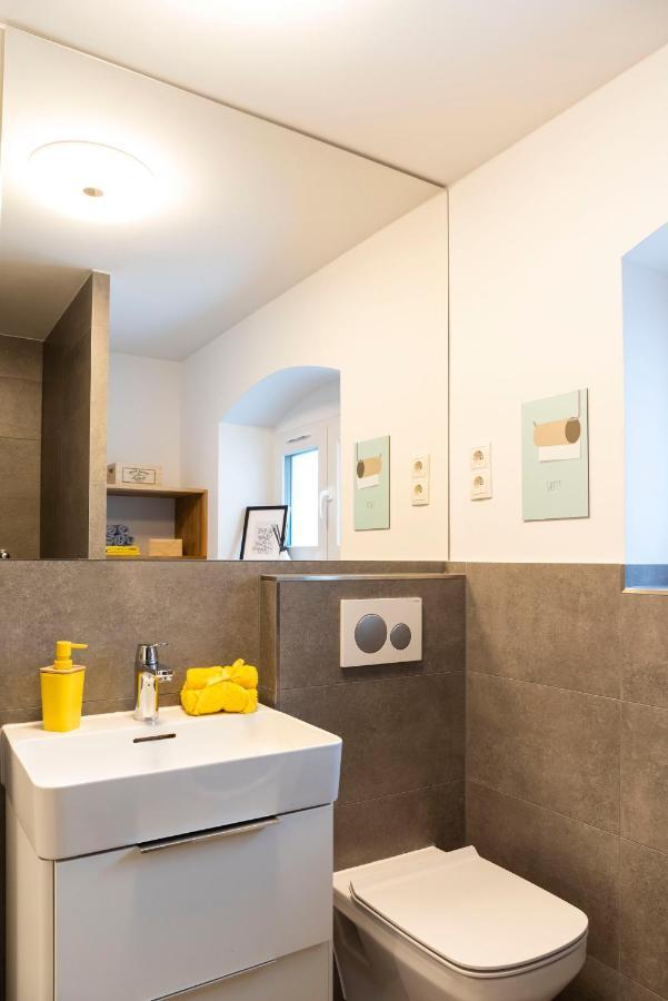2br 2bthrms High Ceilings Brick Walls Style Apartm Appartamento